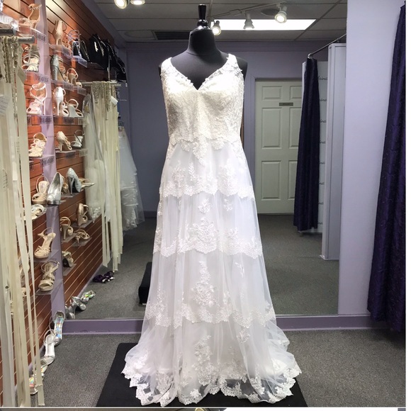 Lia Mia - Style 6391 - Size 18 - Ivory - Picture 1 of 4